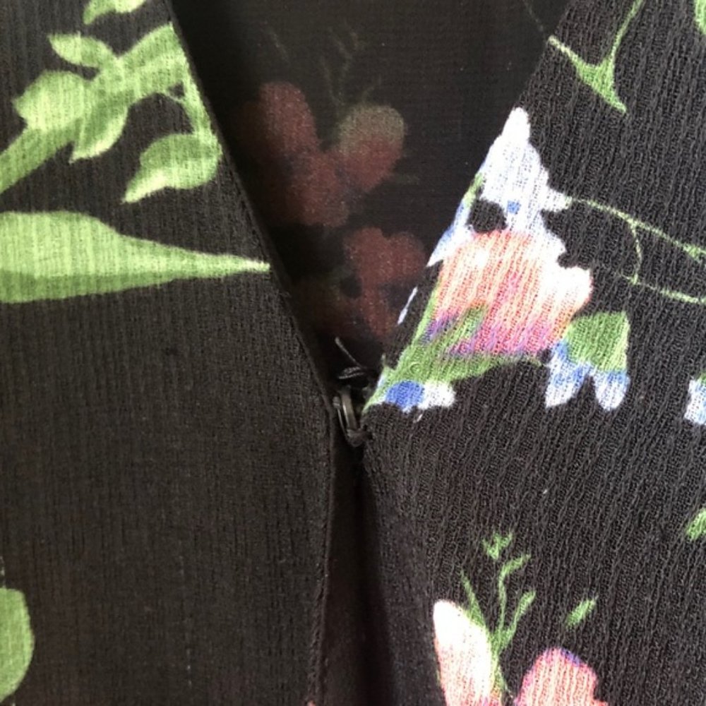 Lush Lulu's Floral Dainty V-Neck Crepe Georgette Tie Wrap Mini Dress Garden XS - Picture 9 of 13